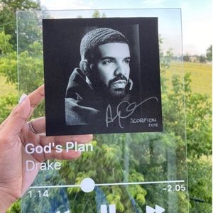CUSTOM SONG GLASS ART DISPLAY. Apple Music/SPOTIFY